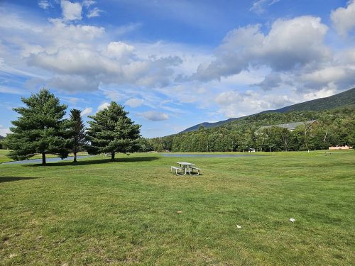 אזור פיקניק ונוף בהרים הלבנים ליד Mount Washington ניו המפשייר